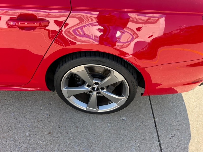 Audi S4 Vehicle Full-screen Gallery Image 05