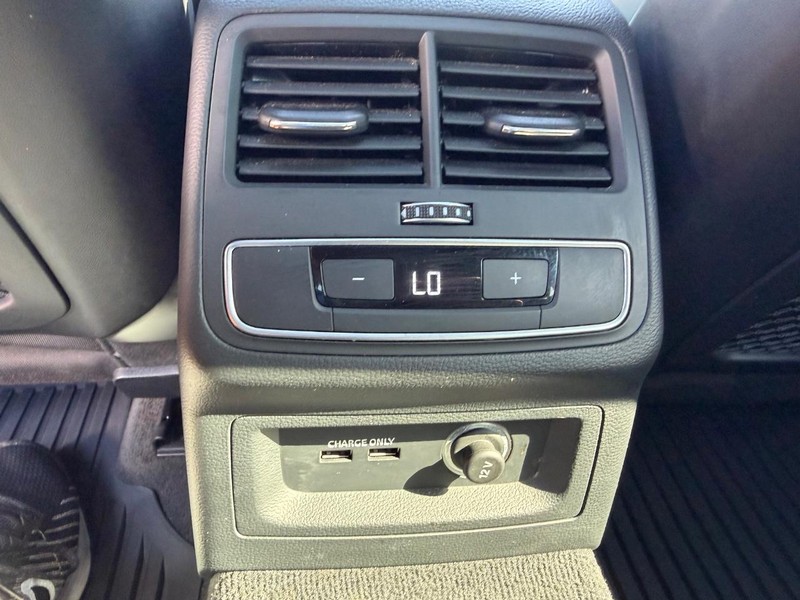 Audi S4 Vehicle Full-screen Gallery Image 09