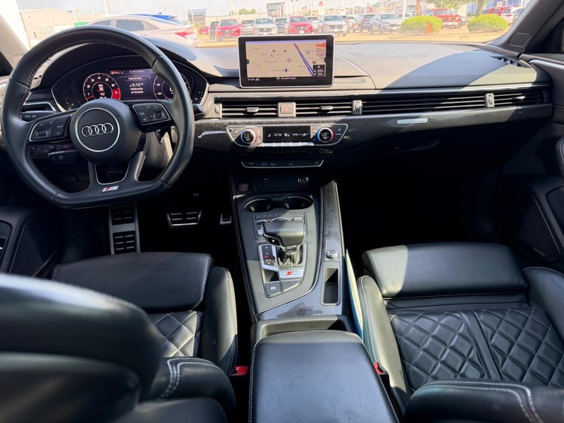 Audi S4 Vehicle Full-screen Gallery Image 11