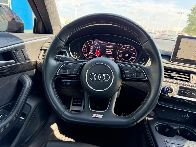 Audi S4 Vehicle Full-screen Gallery Image 12