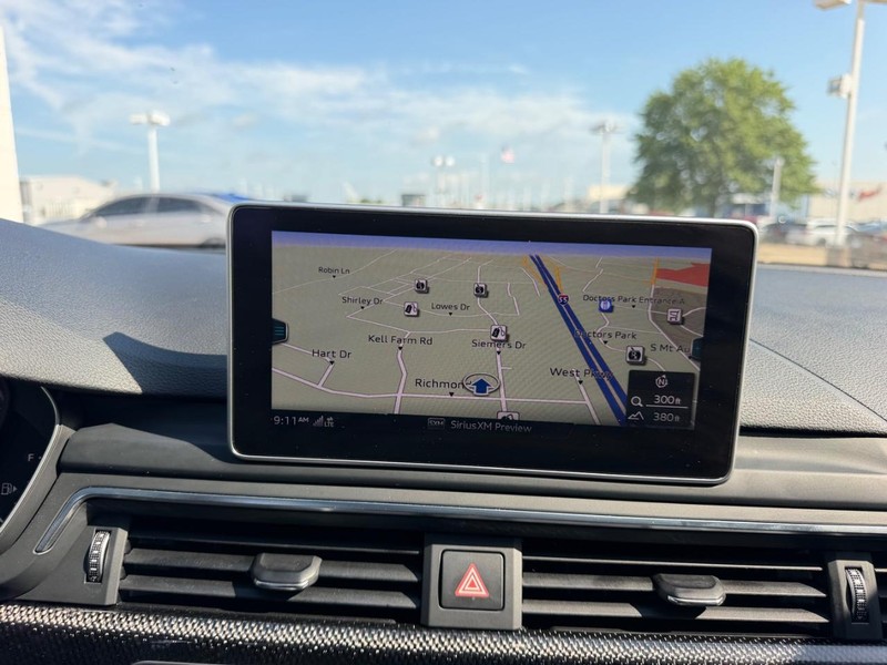 Audi S4 Vehicle Full-screen Gallery Image 15
