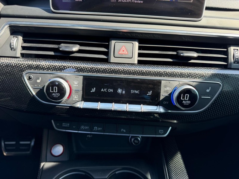 Audi S4 Vehicle Full-screen Gallery Image 16