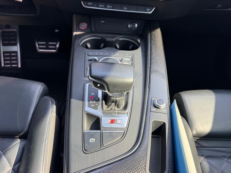 Audi S4 Vehicle Full-screen Gallery Image 17