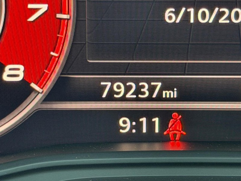 Audi S4 Vehicle Full-screen Gallery Image 22