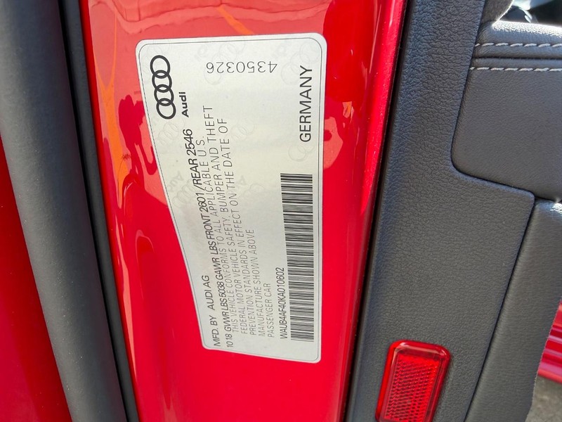 Audi S4 Vehicle Full-screen Gallery Image 24