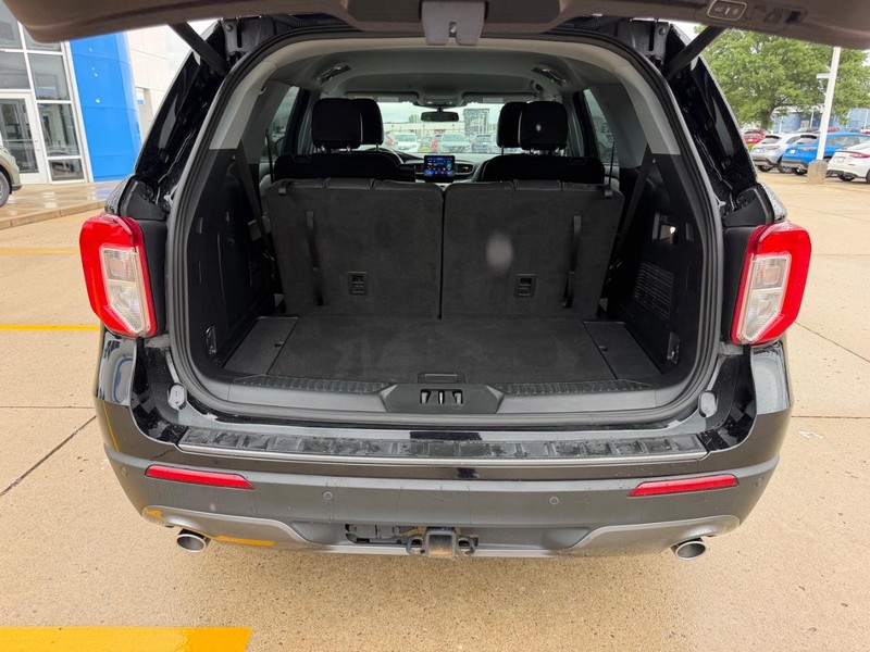 Ford Explorer Vehicle Full-screen Gallery Image 04
