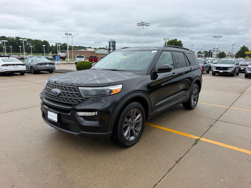 Ford Explorer Vehicle Full-screen Gallery Image 07