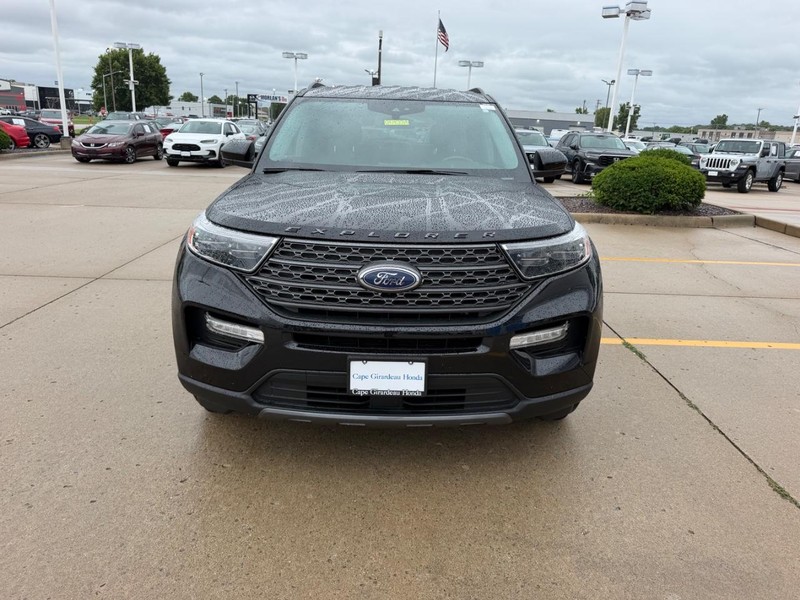 Ford Explorer Vehicle Full-screen Gallery Image 08