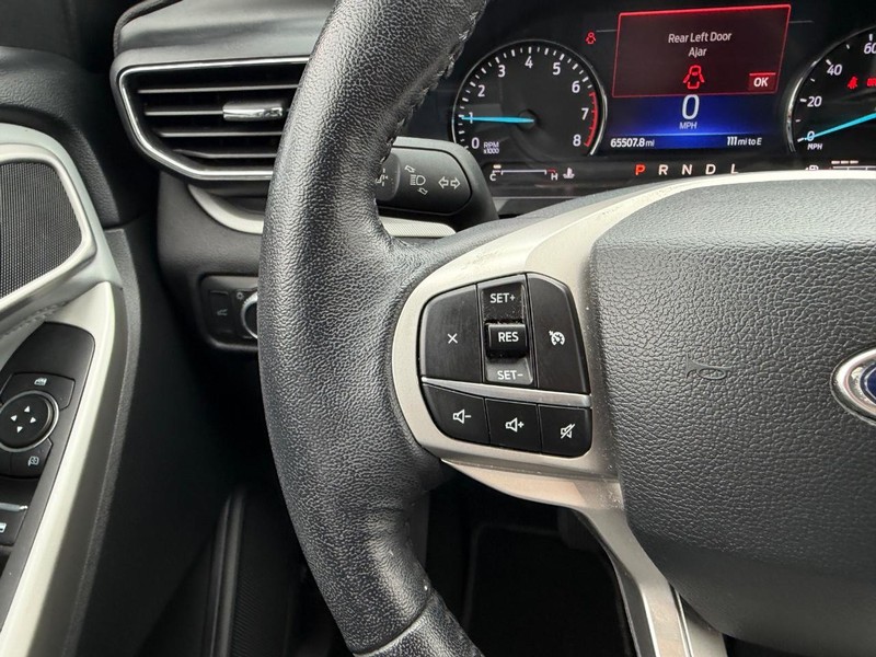 Ford Explorer Vehicle Full-screen Gallery Image 13