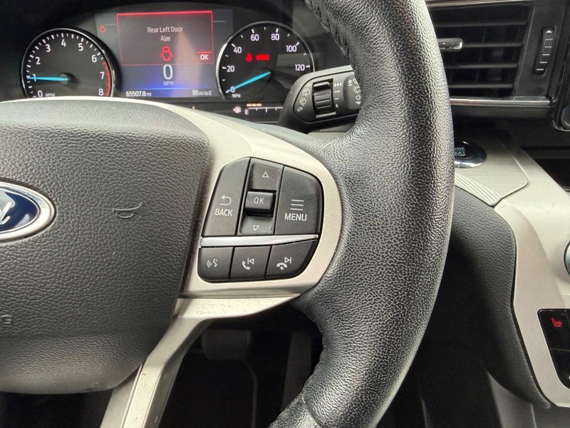 Ford Explorer Vehicle Full-screen Gallery Image 14