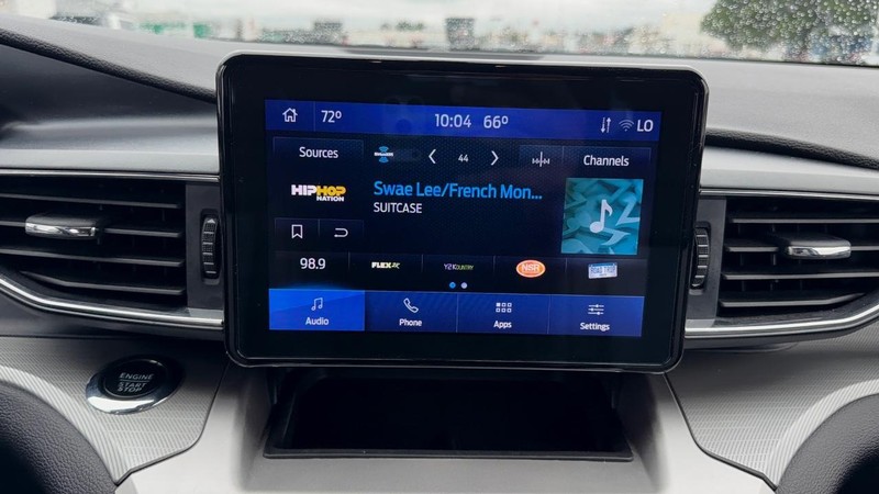 Ford Explorer Vehicle Full-screen Gallery Image 15