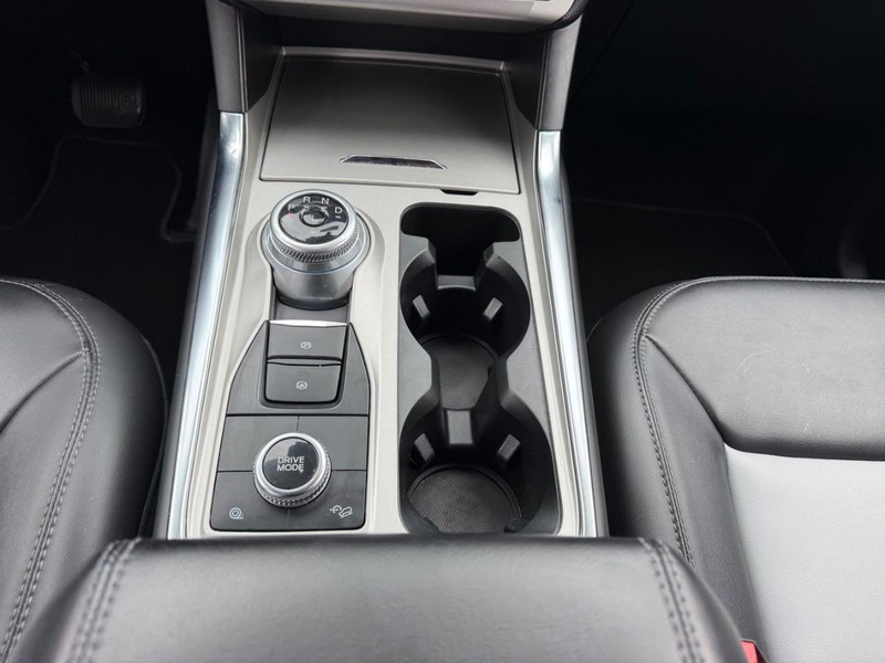 Ford Explorer Vehicle Full-screen Gallery Image 17