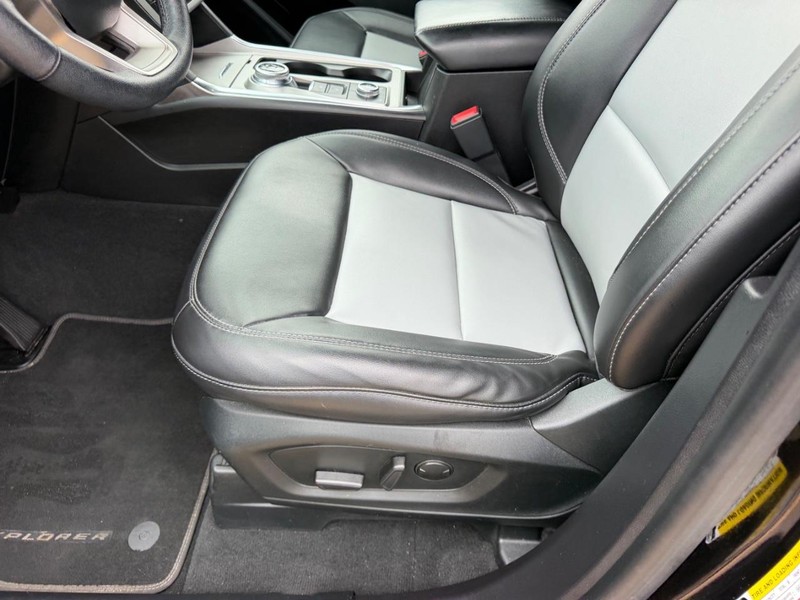 Ford Explorer Vehicle Full-screen Gallery Image 20