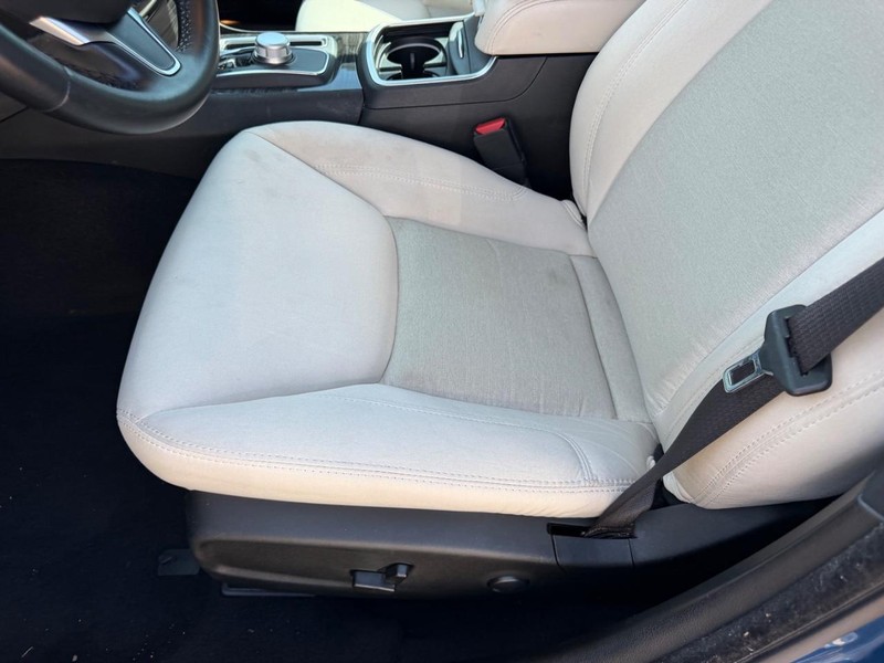 Chrysler 300 Vehicle Full-screen Gallery Image 18