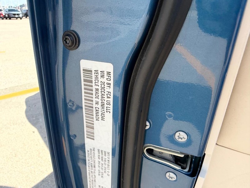 Chrysler 300 Vehicle Full-screen Gallery Image 21