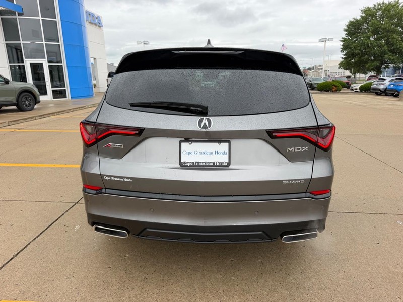 Acura MDX Vehicle Full-screen Gallery Image 03