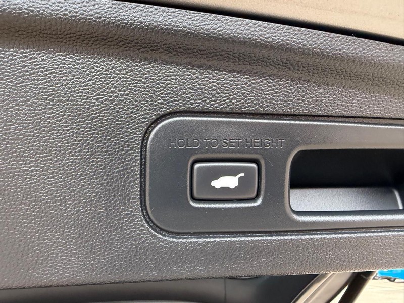 Acura MDX Vehicle Full-screen Gallery Image 05