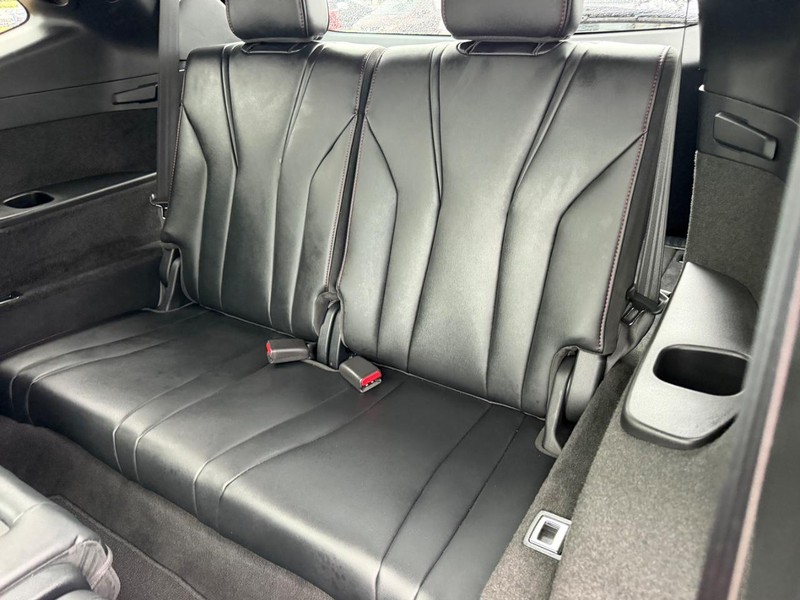 Acura MDX Vehicle Full-screen Gallery Image 09