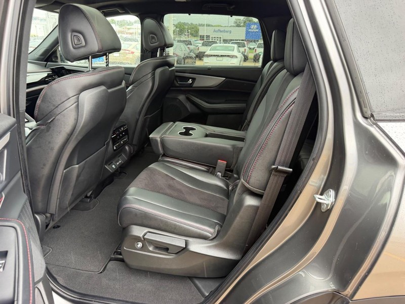 Acura MDX Vehicle Full-screen Gallery Image 10