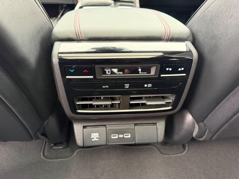 Acura MDX Vehicle Full-screen Gallery Image 12