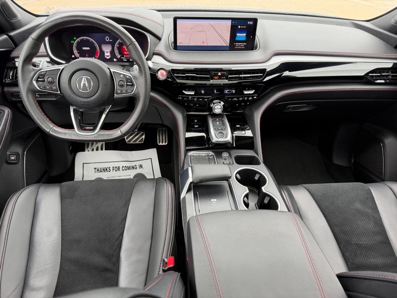 Acura MDX Vehicle Full-screen Gallery Image 13
