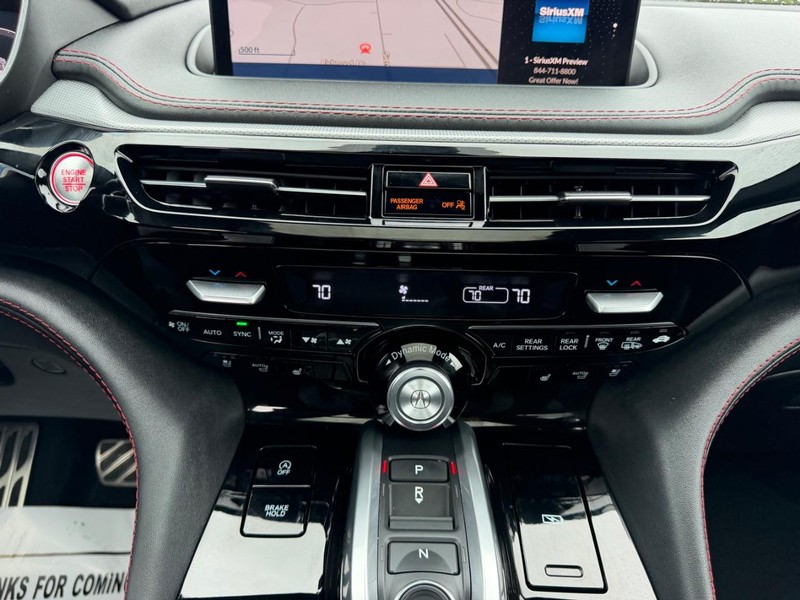 Acura MDX Vehicle Full-screen Gallery Image 18