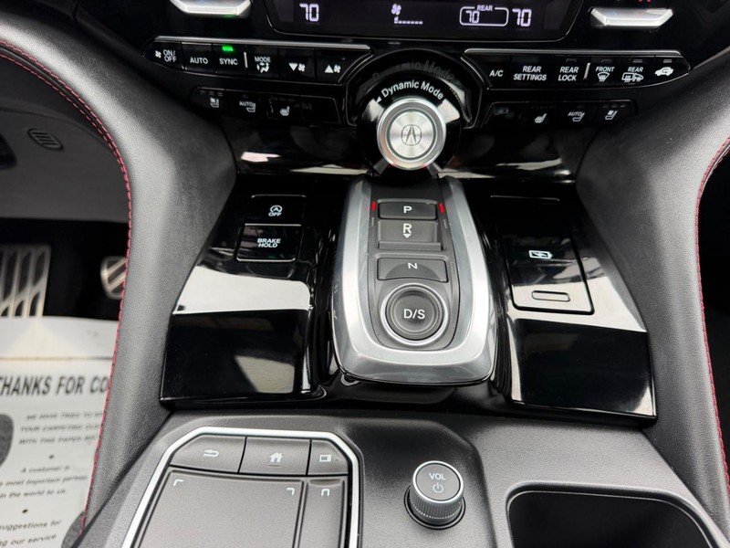 Acura MDX Vehicle Full-screen Gallery Image 19