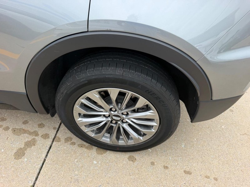 Cadillac XT4 Vehicle Full-screen Gallery Image 06