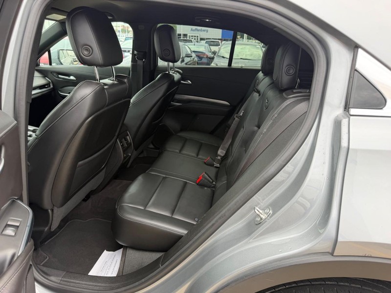 Cadillac XT4 Vehicle Full-screen Gallery Image 09