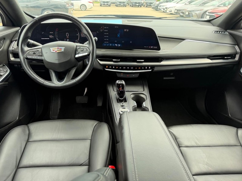 Cadillac XT4 Vehicle Full-screen Gallery Image 10
