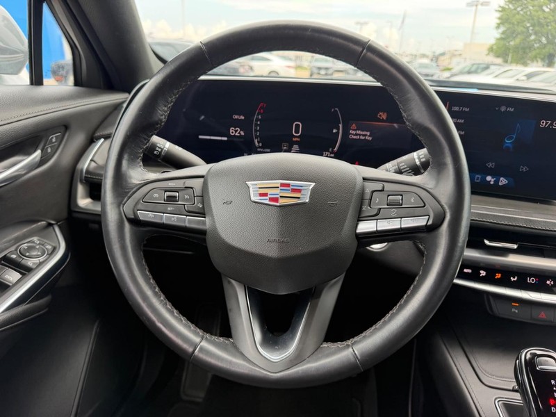 Cadillac XT4 Vehicle Full-screen Gallery Image 11
