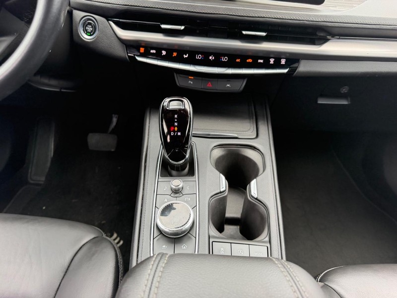 Cadillac XT4 Vehicle Full-screen Gallery Image 16