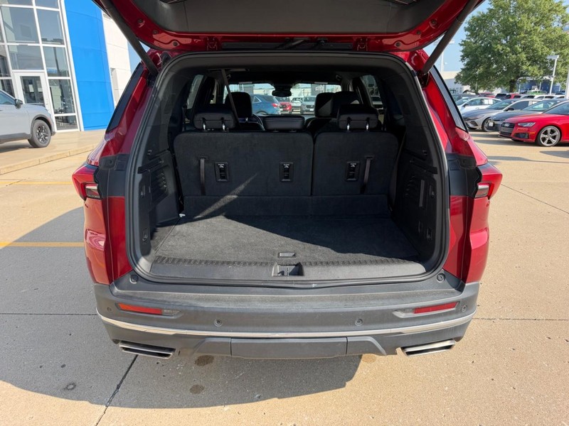 Buick Enclave Vehicle Full-screen Gallery Image 04