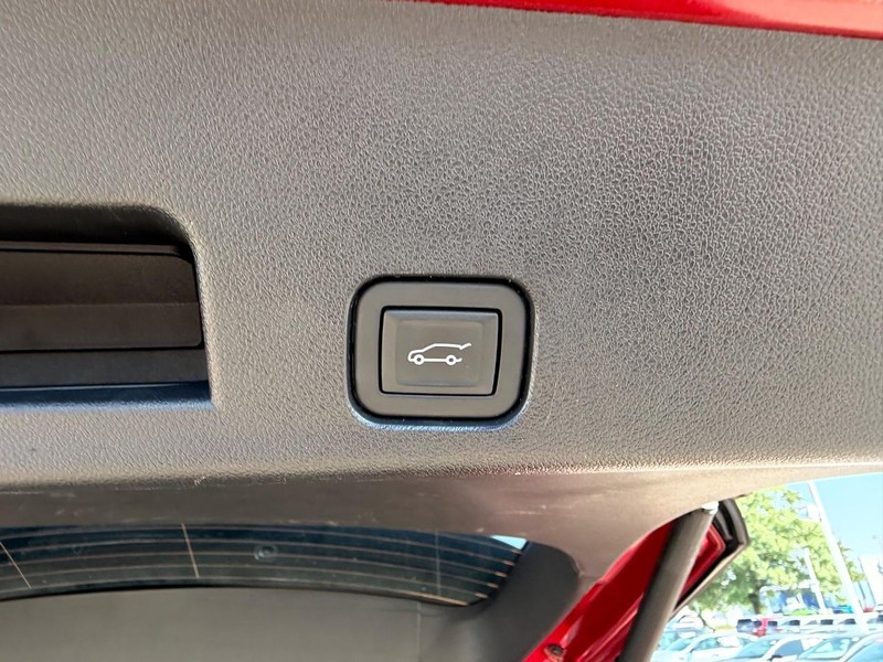 Buick Enclave Vehicle Full-screen Gallery Image 05