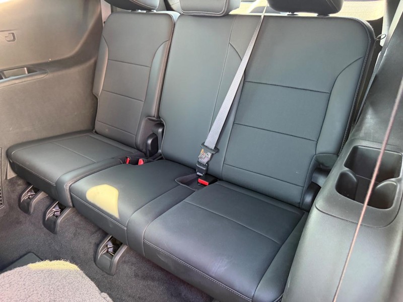 Buick Enclave Vehicle Full-screen Gallery Image 09