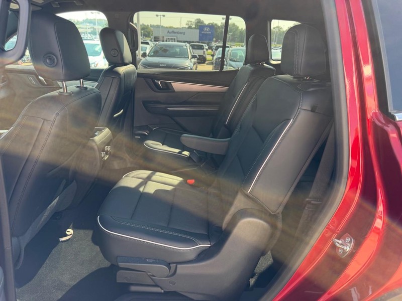 Buick Enclave Vehicle Full-screen Gallery Image 10