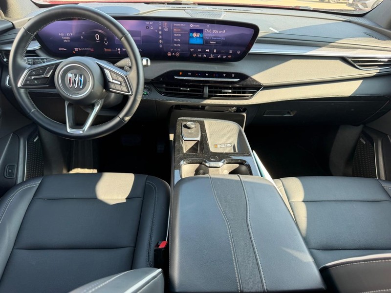 Buick Enclave Vehicle Full-screen Gallery Image 12