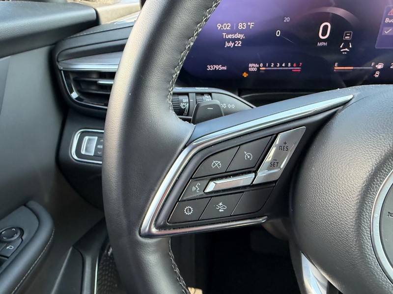 Buick Enclave Vehicle Full-screen Gallery Image 14