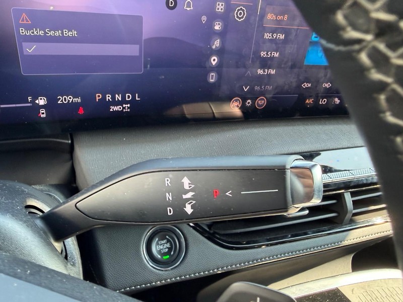 Buick Enclave Vehicle Full-screen Gallery Image 16