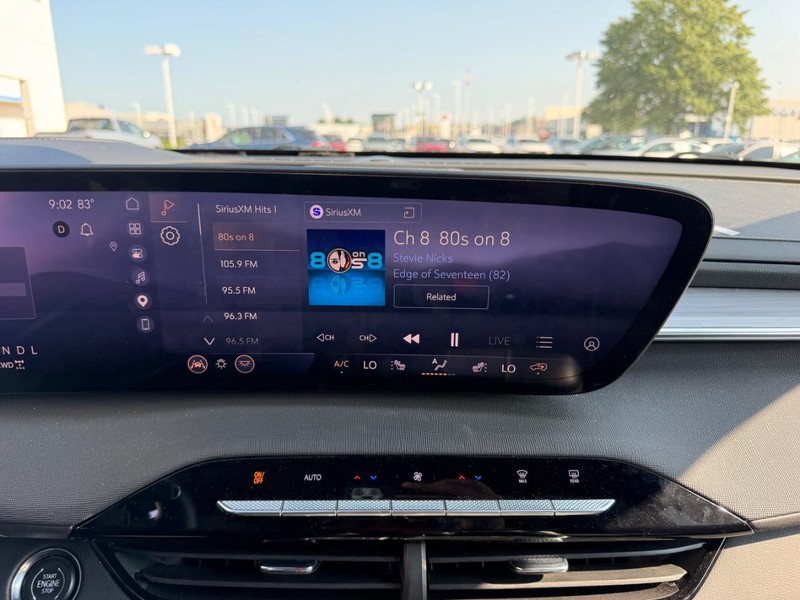 Buick Enclave Vehicle Full-screen Gallery Image 17