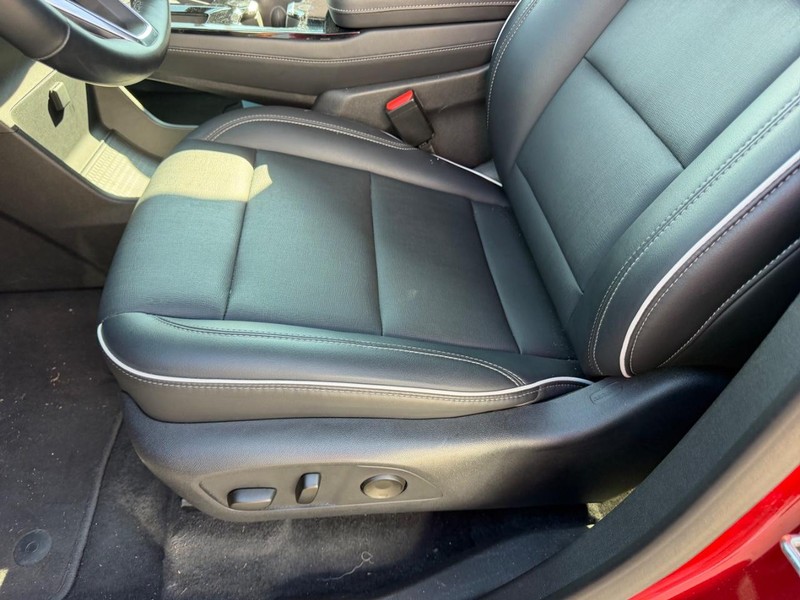 Buick Enclave Vehicle Full-screen Gallery Image 20