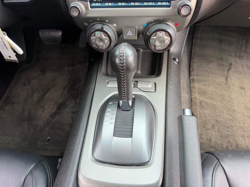 Chevrolet Camaro Vehicle Full-screen Gallery Image 14