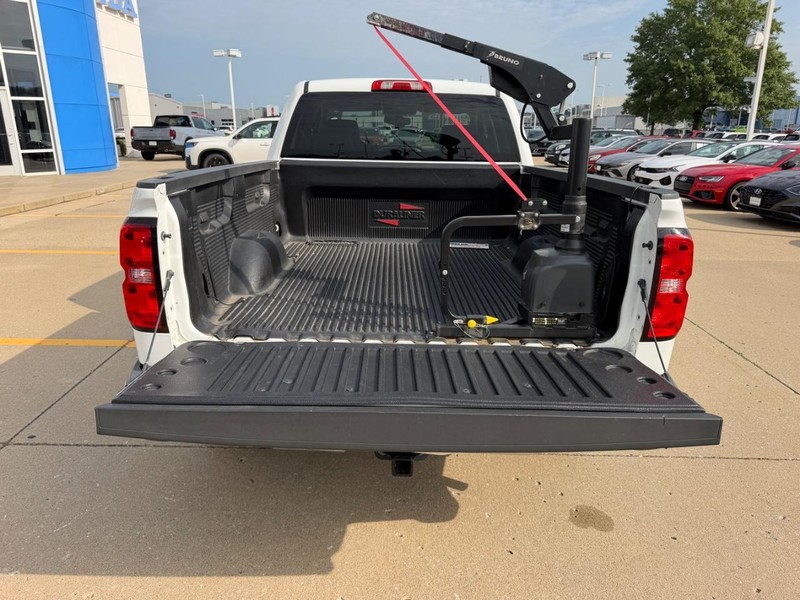 Chevrolet Silverado 1500 LD Vehicle Full-screen Gallery Image 04