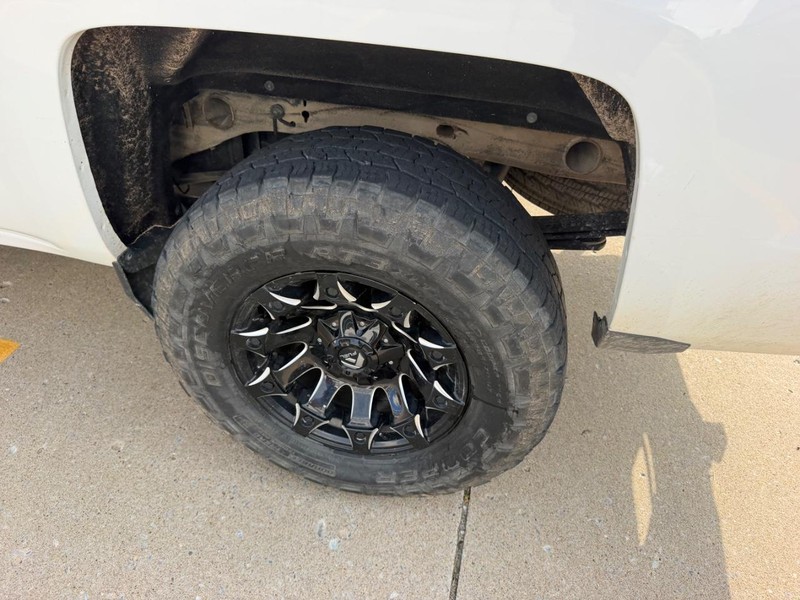 Chevrolet Silverado 1500 LD Vehicle Full-screen Gallery Image 05