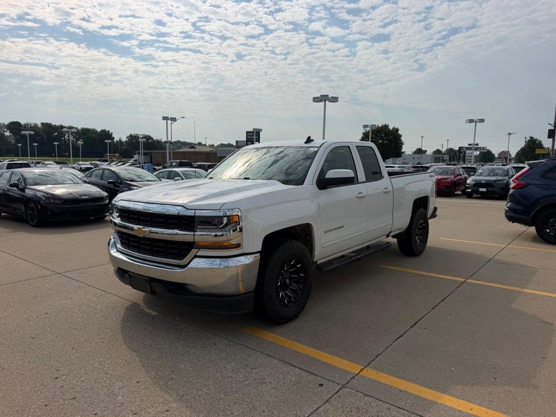 Chevrolet Silverado 1500 LD Vehicle Full-screen Gallery Image 06