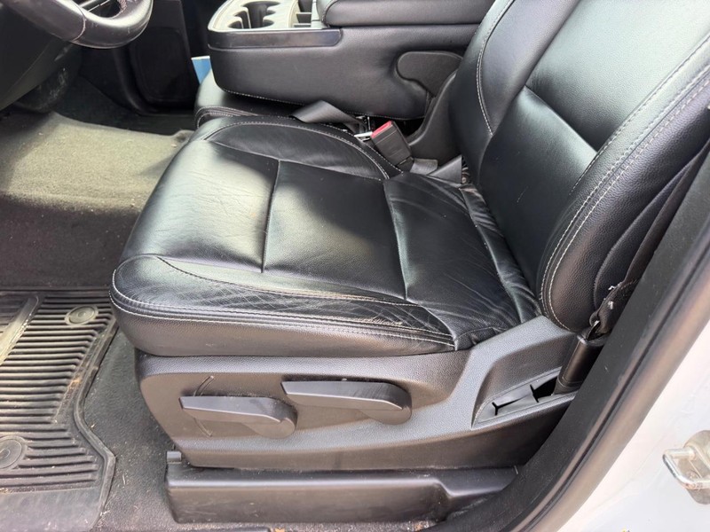 Chevrolet Silverado 1500 LD Vehicle Full-screen Gallery Image 17
