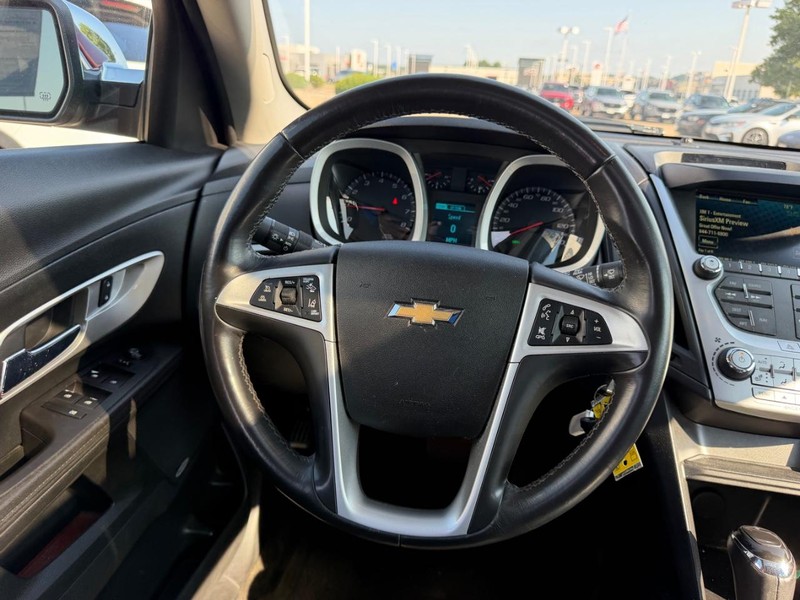 Chevrolet Equinox Vehicle Full-screen Gallery Image 12