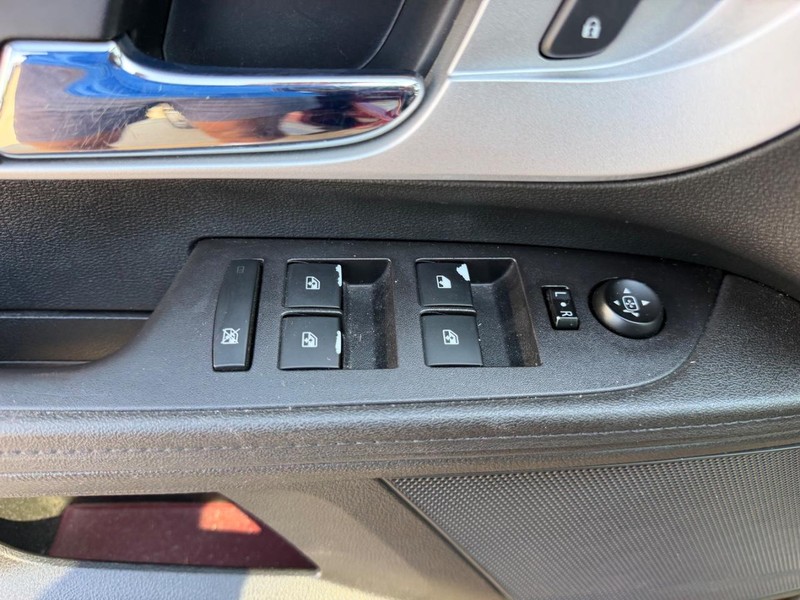 Chevrolet Equinox Vehicle Full-screen Gallery Image 19