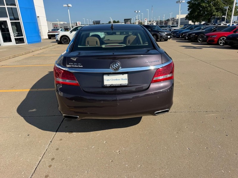 Buick LaCrosse Vehicle Full-screen Gallery Image 03
