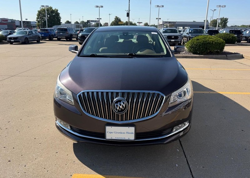 Buick LaCrosse Vehicle Full-screen Gallery Image 07